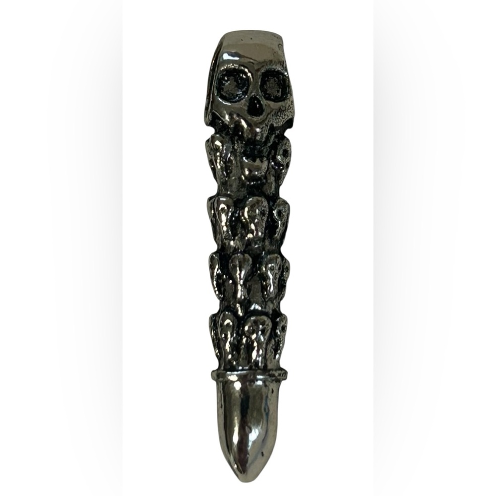 SILVER TONE SKULL PENDANT
